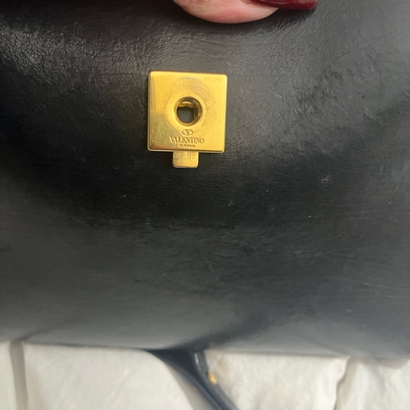 Valentino Garavani Black Shoulder Bag with Gold Chain - Picture 16 of 16